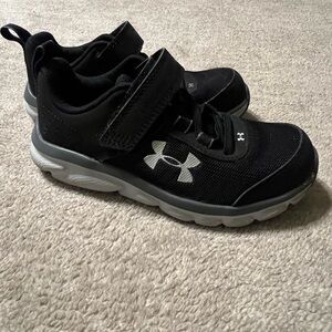 Under Armour Black and White Sneakers with Cushioned Midsole